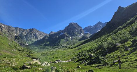 hike from Mazeri towards the Becho pass