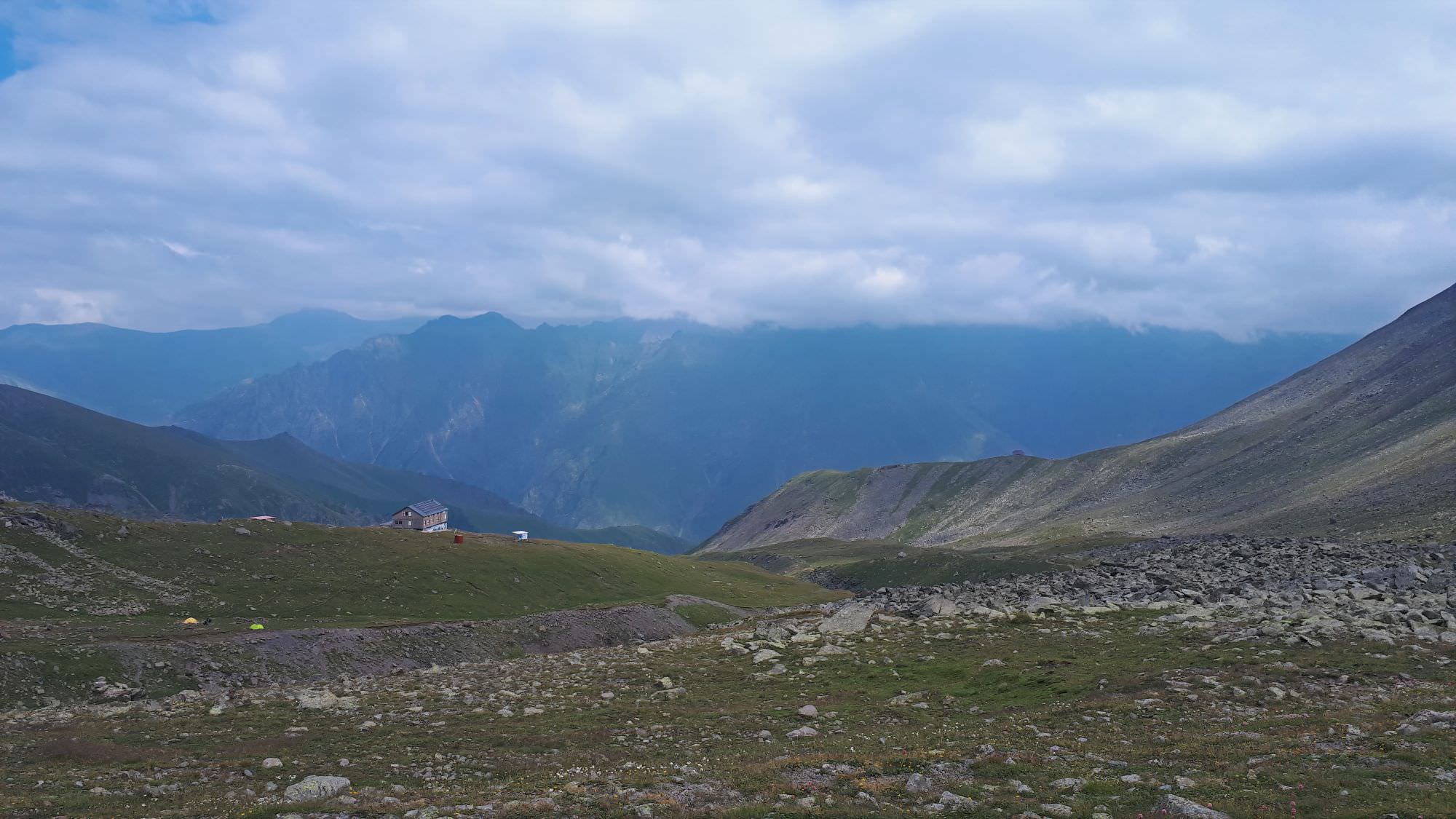 Altihut and Sabertse pass visible from the Arsha pass