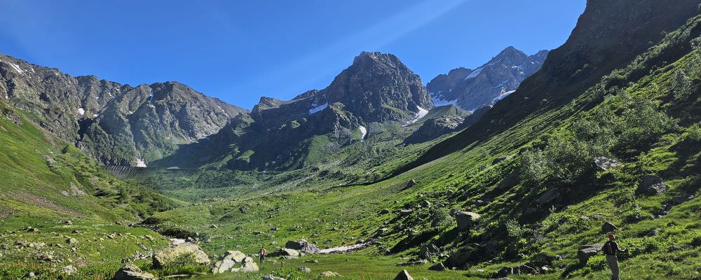 From Mazeri towards the Becho pass