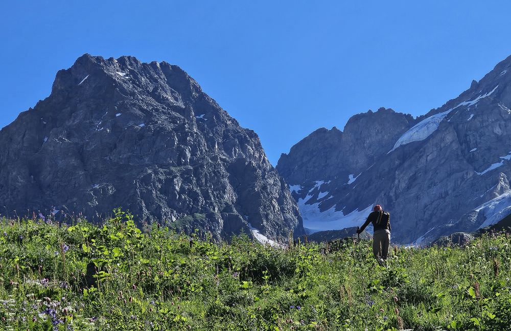 Hiking in the Upper Dolra valley