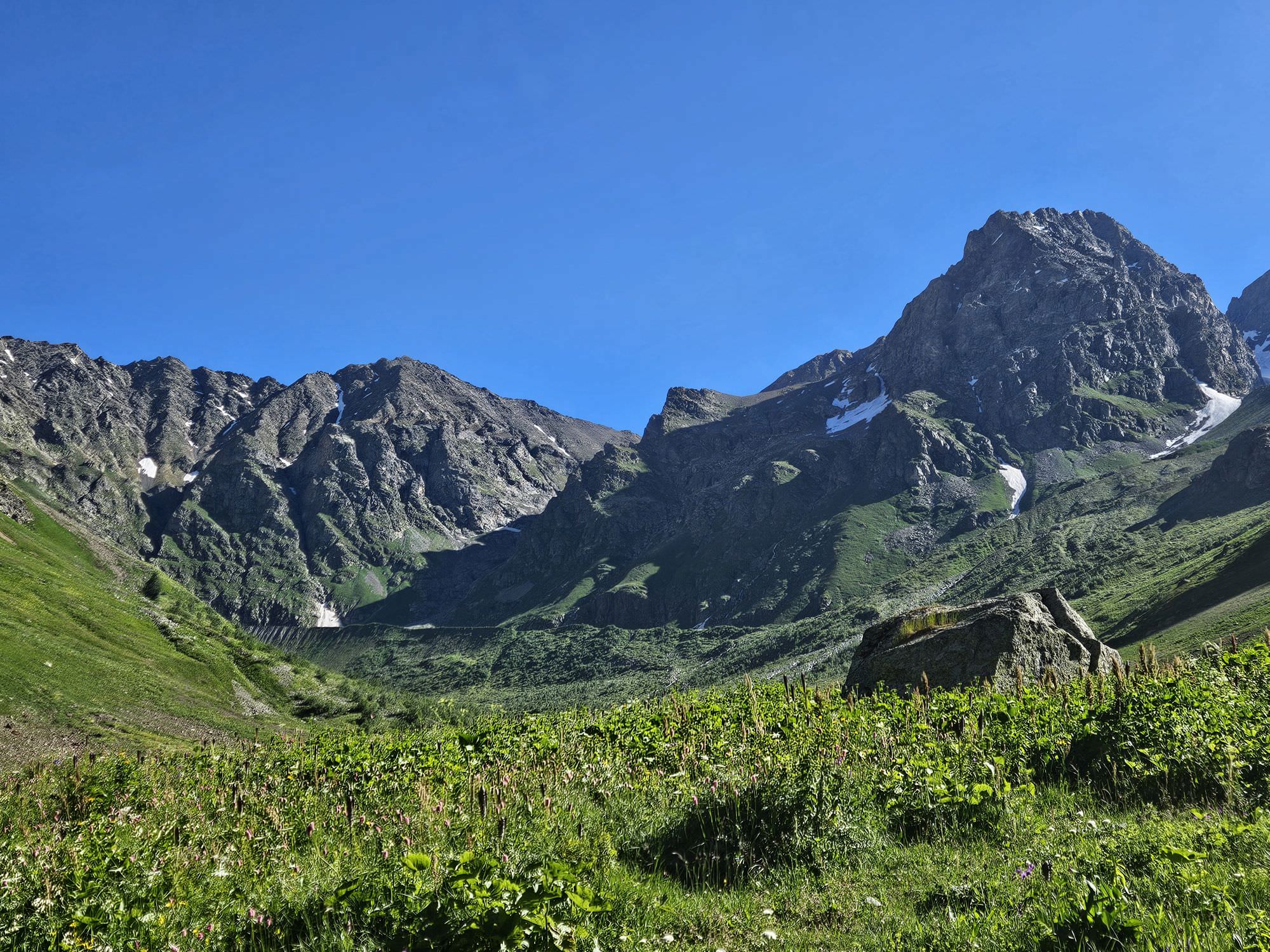 Upper Dolra valley in more detail