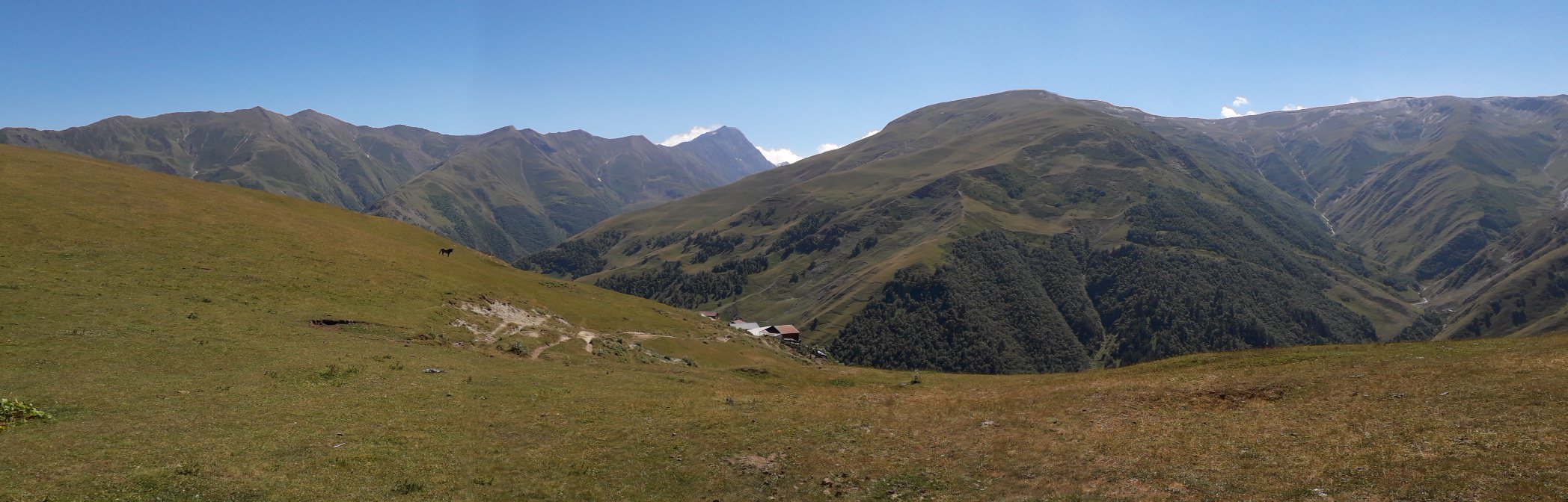 Small pass above the Vestomta village