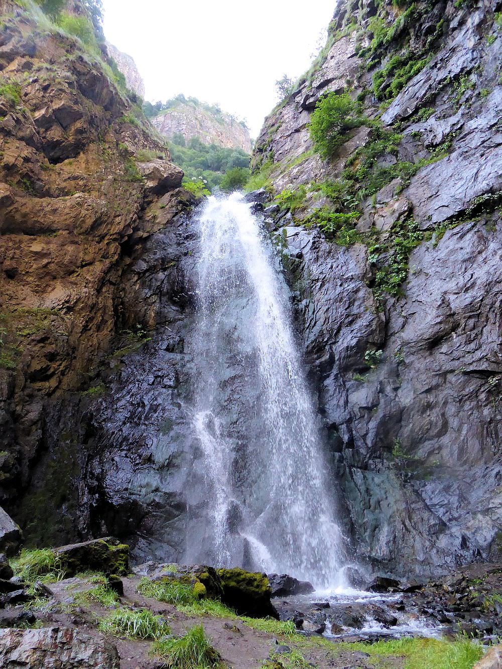 Lesser Gveleti waterfall