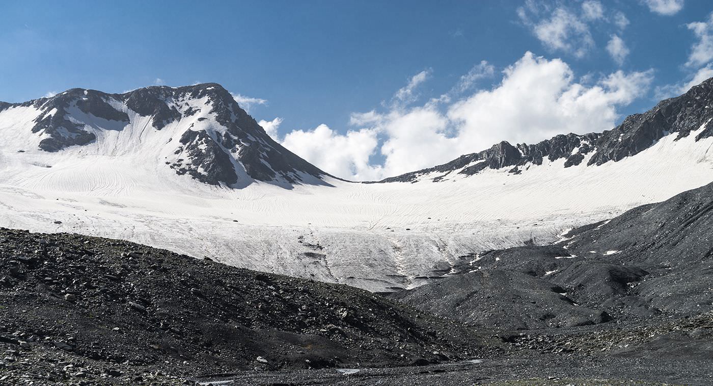 Kibishi glacier with pass in the background