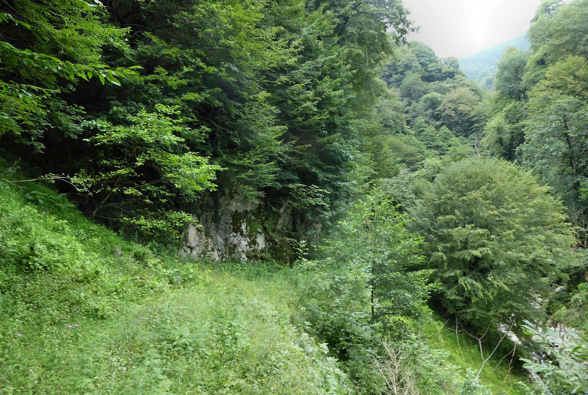 Remains of the old road above the Intsra river
