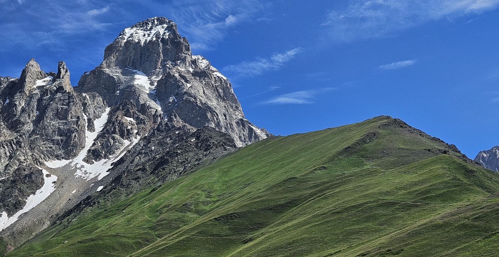 Close-up of the ridge, as observed from the plateau