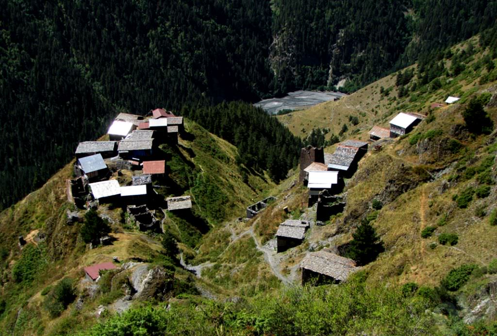 Dochu village below