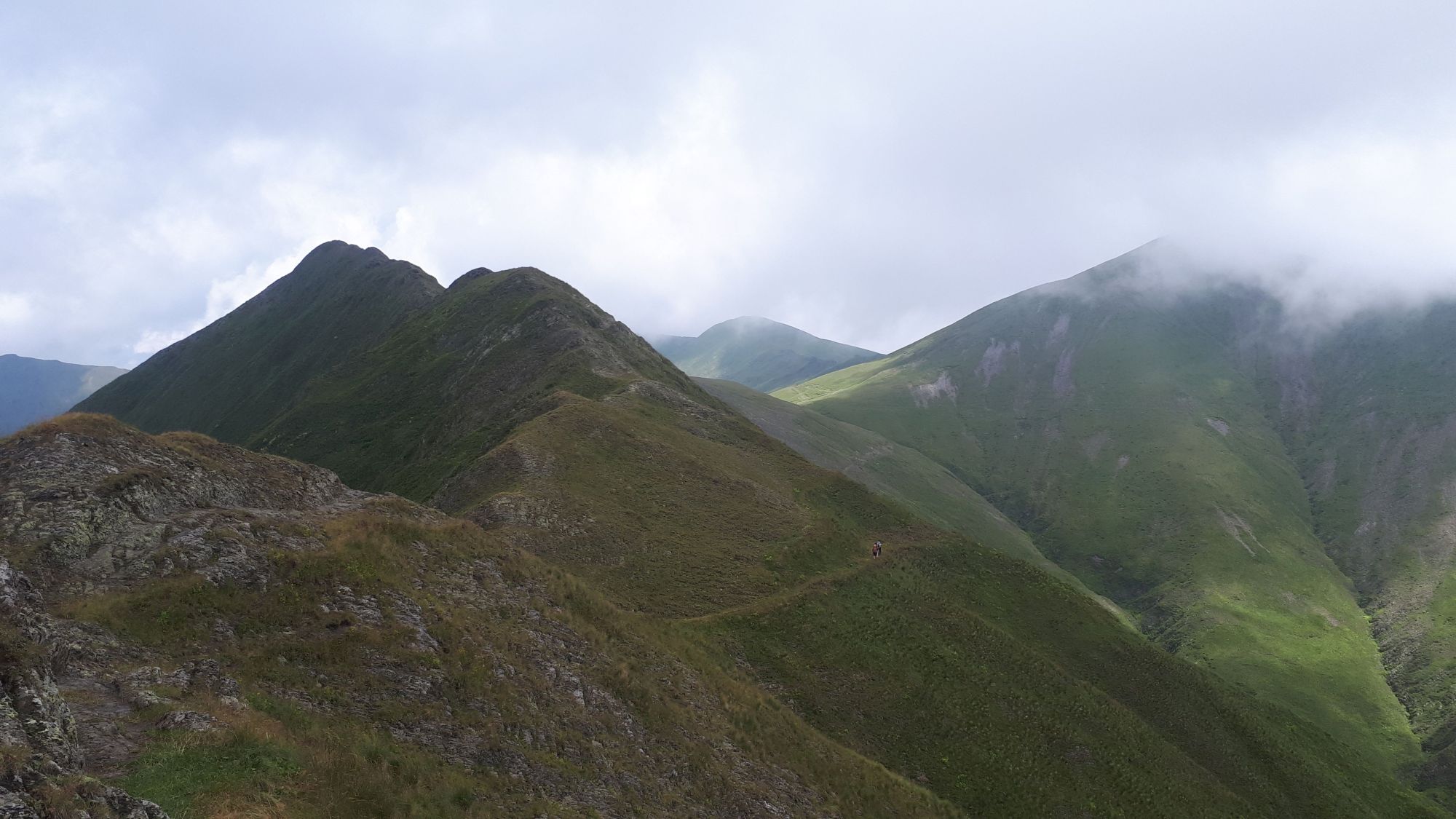 Traversing the hillside behind the Sakvavia crossroads