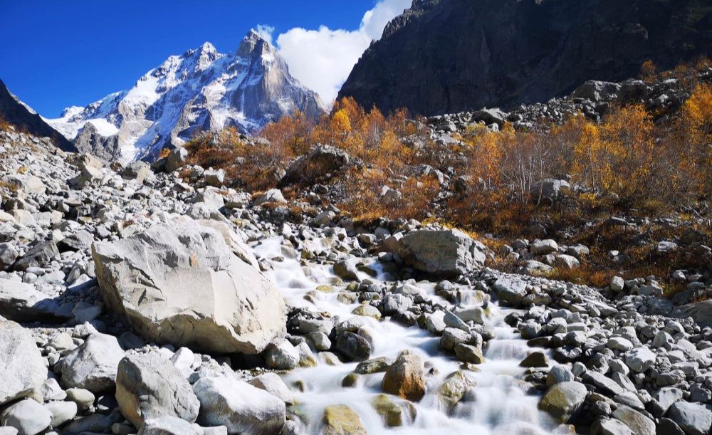 Hike from Mazeri to the Ushba glacier
